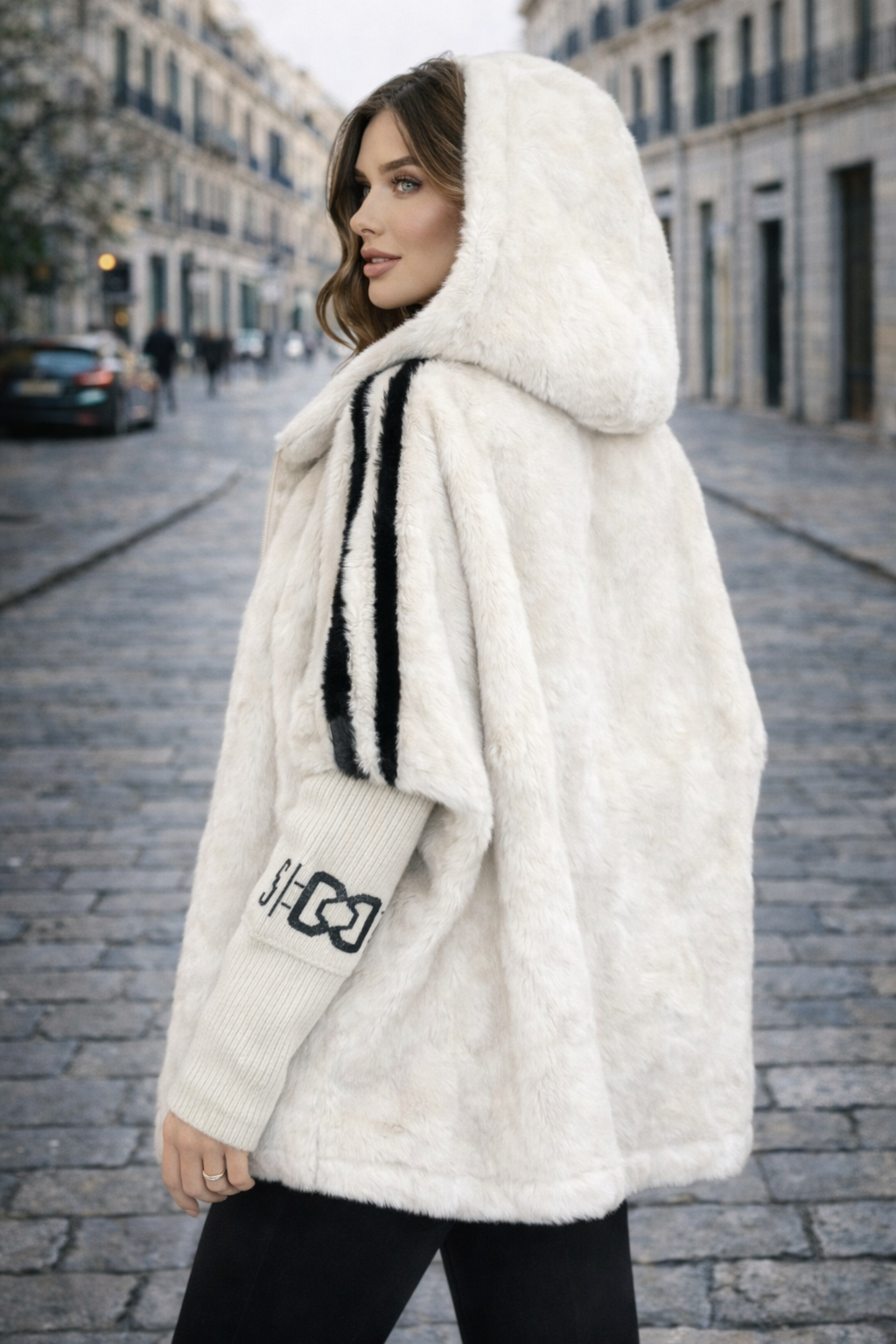 Camila Signature | Chaqueta de pelo con capucha