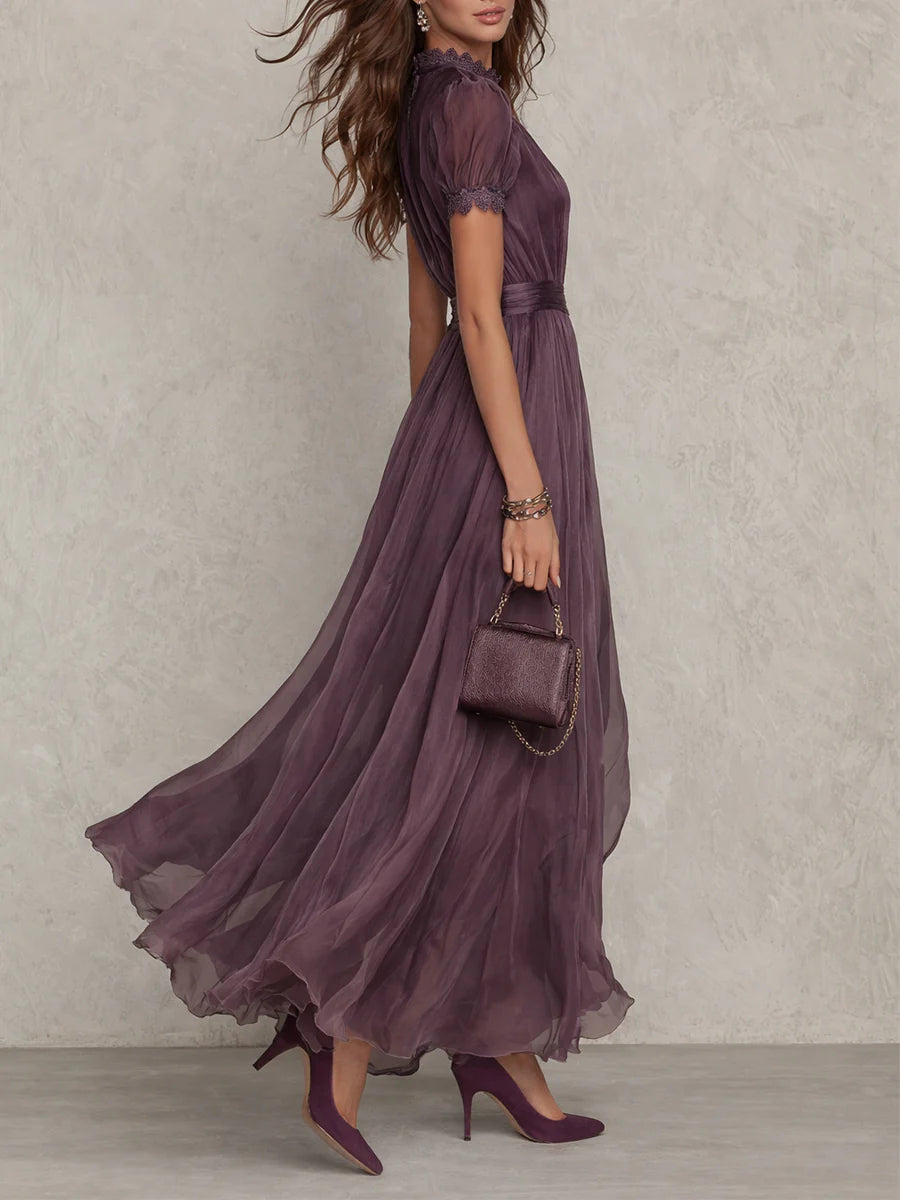Flavia | Vestido largo violeta con escote de lágrima y borde de encaje de chiffon