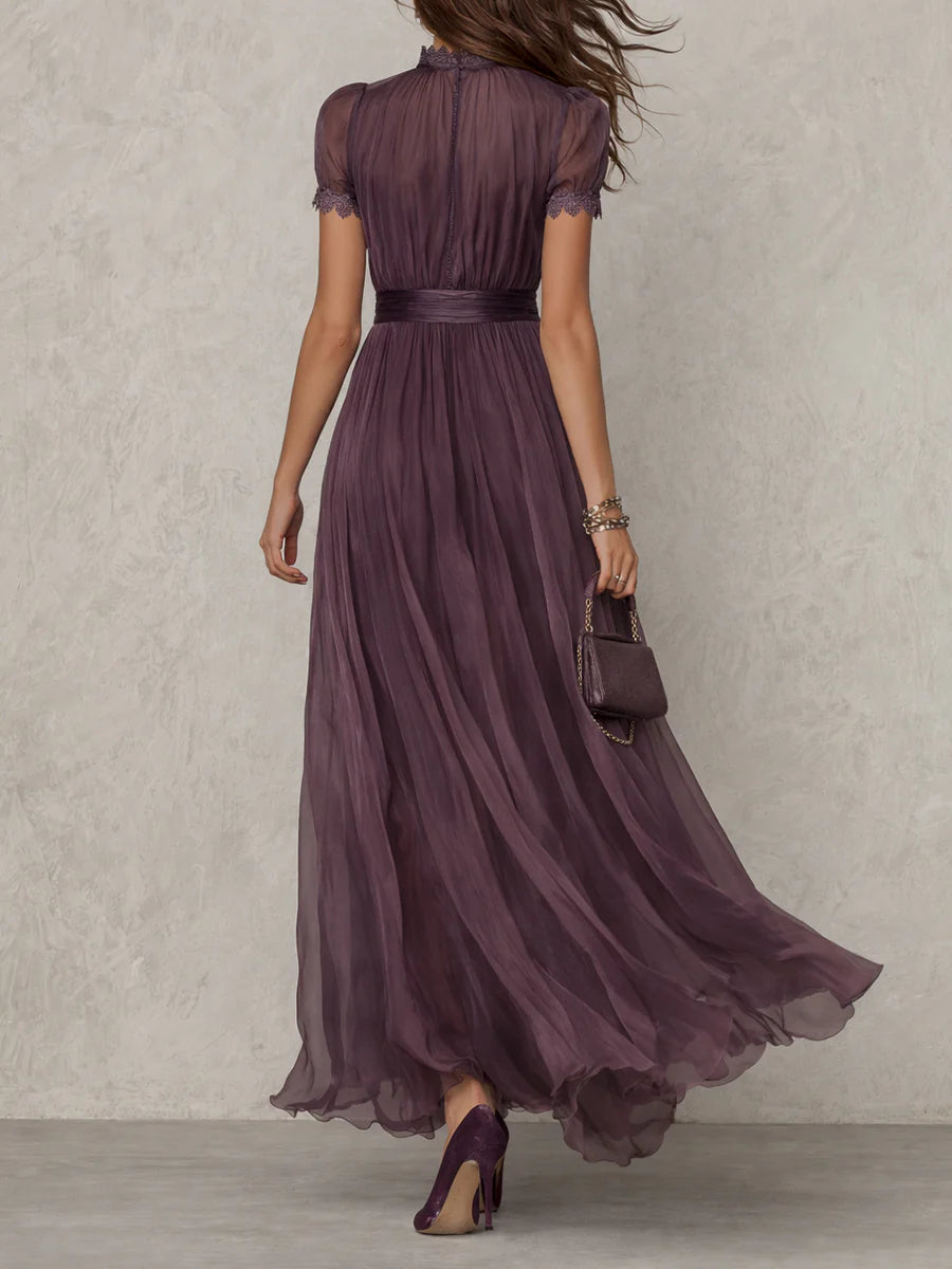 Flavia | Vestido largo violeta con escote de lágrima y borde de encaje de chiffon